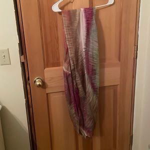 Women’s patterned oblong scarf